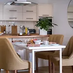 The Artists Loft - Luxury District With Private Parking アパート *