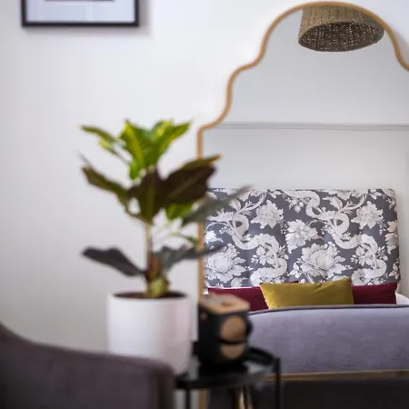 The Artists Loft - Luxury District With Private Parking *