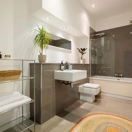 The Artists Loft - Luxury District With Private Parking