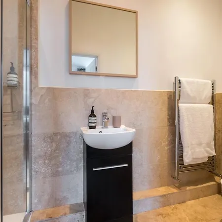 The Artists Loft - Luxury District With Private Parking Apartment